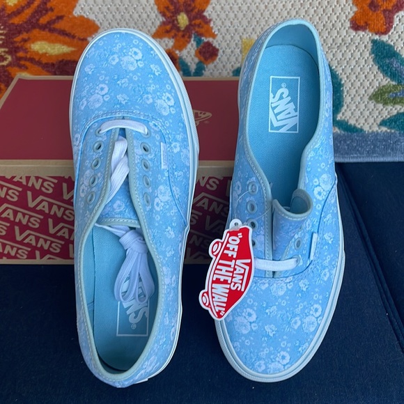 Vans Authentic Platform
(Tonal Floral)Omphldstrwt
VNOA3AV8707 WMNS sneakers - Picture 13 of 16